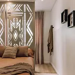 Lioua - 2 Bedrooms And Balcony In Lapa Lisboa