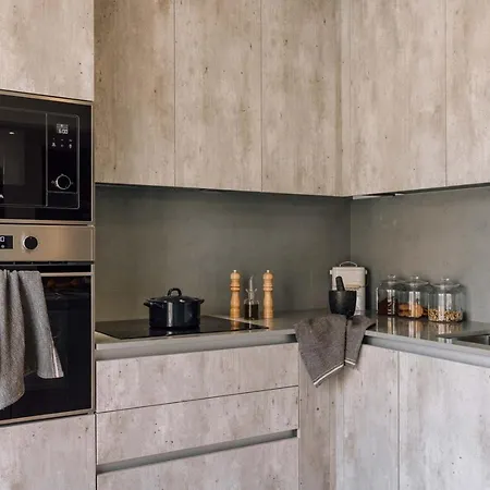 Lioua - 2 Bedrooms And Balcony In Lapa Daire *
