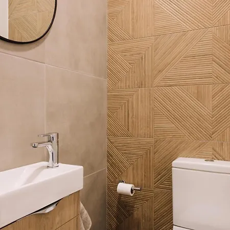 Lioua - 2 Bedrooms And Balcony In Lapa Apartament *